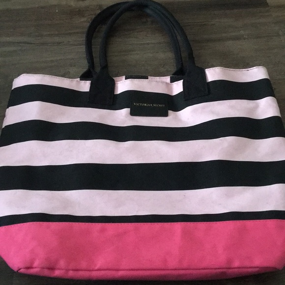 PINK Victoria's Secret Handbags - Victoria Secret Travel Bag!💓